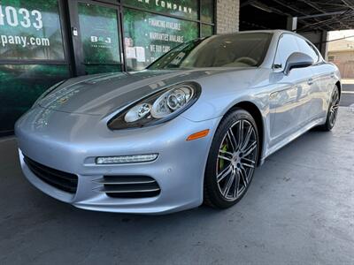 2014 Porsche Panamera 4 Sedan