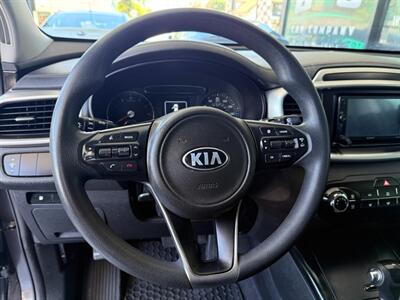 2017 Kia Sorento LX - Photo 18 - Orange, CA 92868