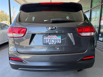 2017 Kia Sorento LX - Photo 13 - Orange, CA 92868
