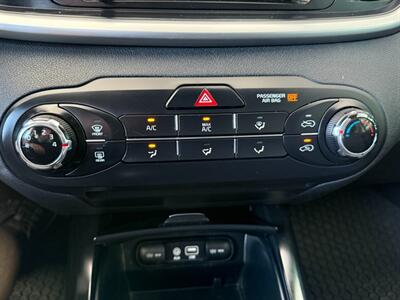2017 Kia Sorento LX - Photo 31 - Orange, CA 92868