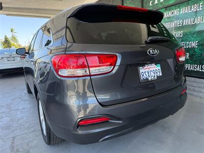 2017 Kia Sorento LX - Photo 6 - Orange, CA 92868