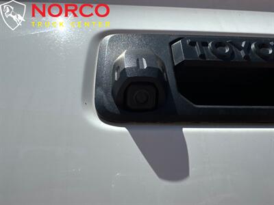 2019 Toyota Tacoma SR  .4x4  Extended Cab w/ Camper Shell & Ladder Rack 4x4 - Photo 11 - Norco, CA 92860