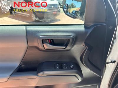 2020 Toyota Tacoma SR Extended Cab Short Bed w/ Camper Shell   - Photo 16 - Norco, CA 92860