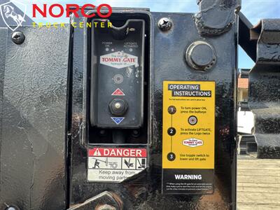 2018 FORD F 550 Regular Cab 12' Stake Bed w/ Lift Gate   - Photo 14 - Norco, CA 92860