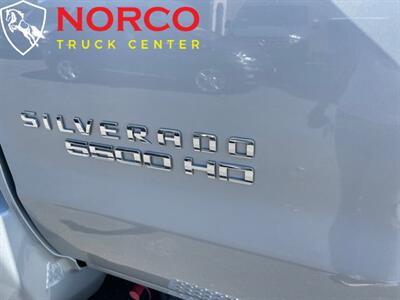 2020 Chevrolet Topkick C5500 Crew Cab Flat Bed Diesel RWD LT   - Photo 9 - Norco, CA 92860