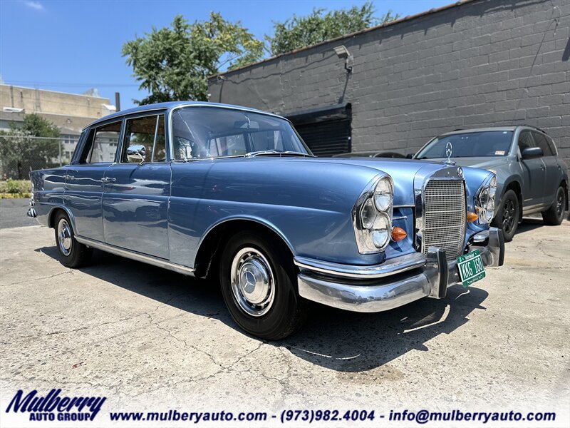 1967 Mercedes-Benz 200-Series  230-S - Photo 4 - Newark, NJ 07102