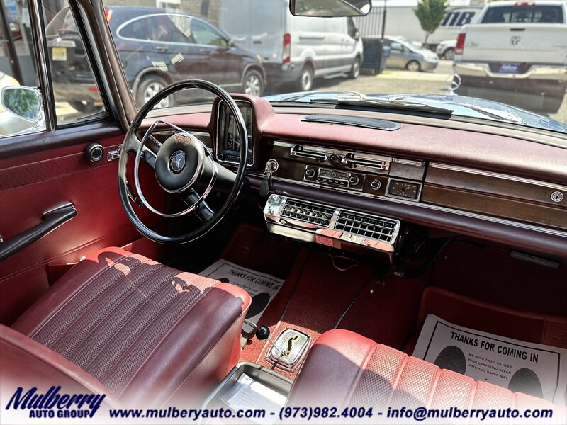 1967 Mercedes-Benz 200-Series  230-S - Photo 22 - Newark, NJ 07102