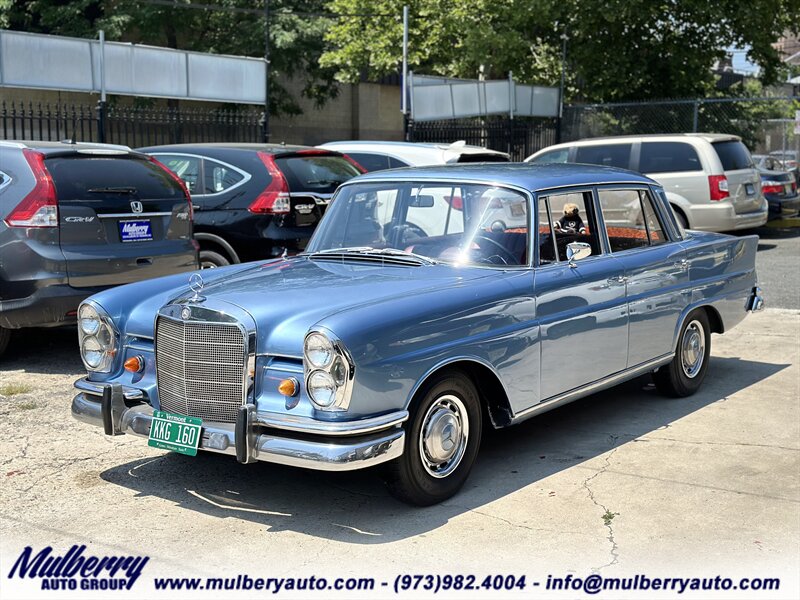 1967 Mercedes-Benz 200-Series  230-S - Photo 3 - Newark, NJ 07102