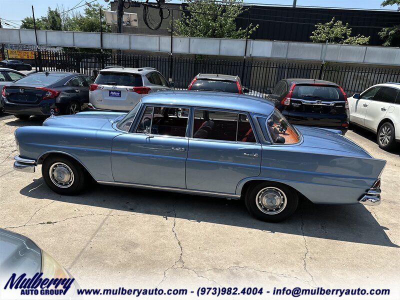 1967 Mercedes-Benz 200-Series  230-S - Photo 12 - Newark, NJ 07102