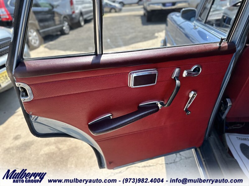 1967 Mercedes-Benz 200-Series  230-S - Photo 17 - Newark, NJ 07102