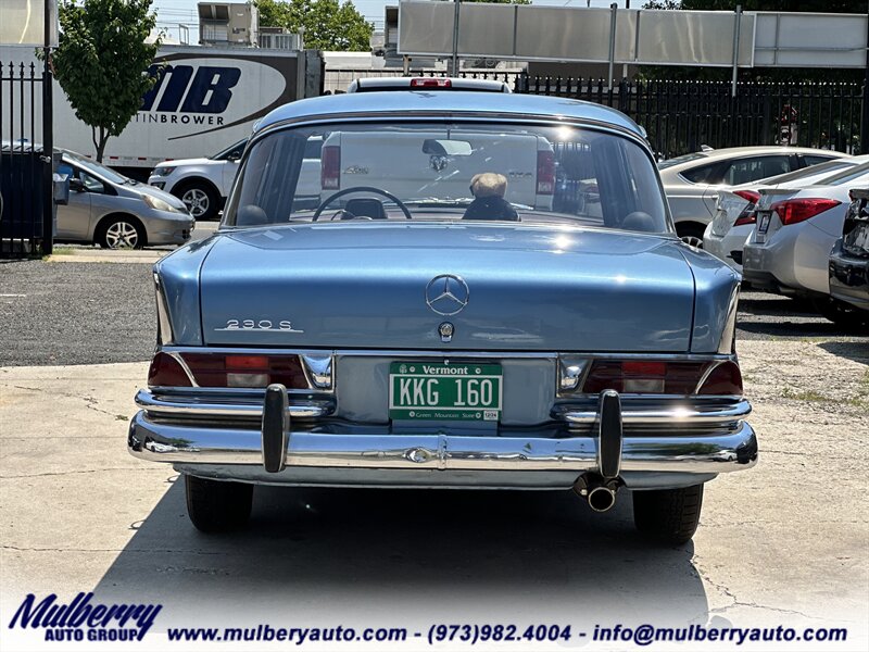 1967 Mercedes-Benz 200-Series  230-S - Photo 8 - Newark, NJ 07102