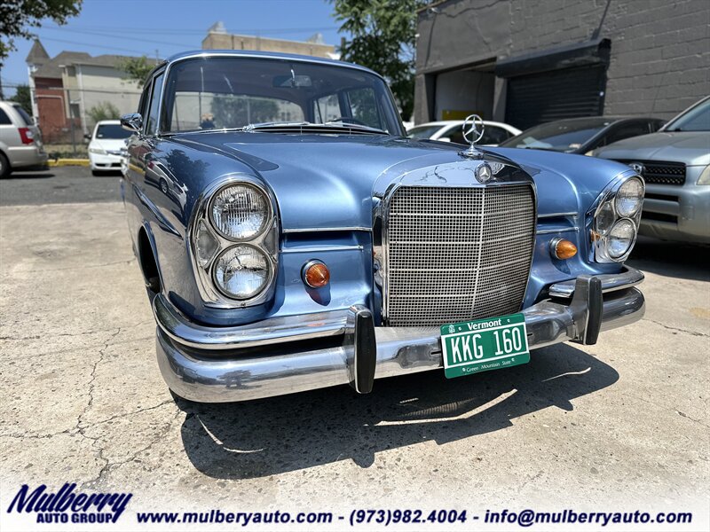 1967 Mercedes-Benz 200-Series  230-S - Photo 5 - Newark, NJ 07102