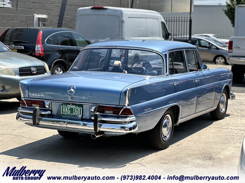 1967 Mercedes-Benz 200-Series  230-S - Photo 7 - Newark, NJ 07102