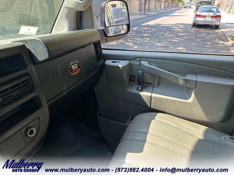 2016 Chevrolet Express 3500  EXTENDED 155'' - Photo 40 - Newark, NJ 07102