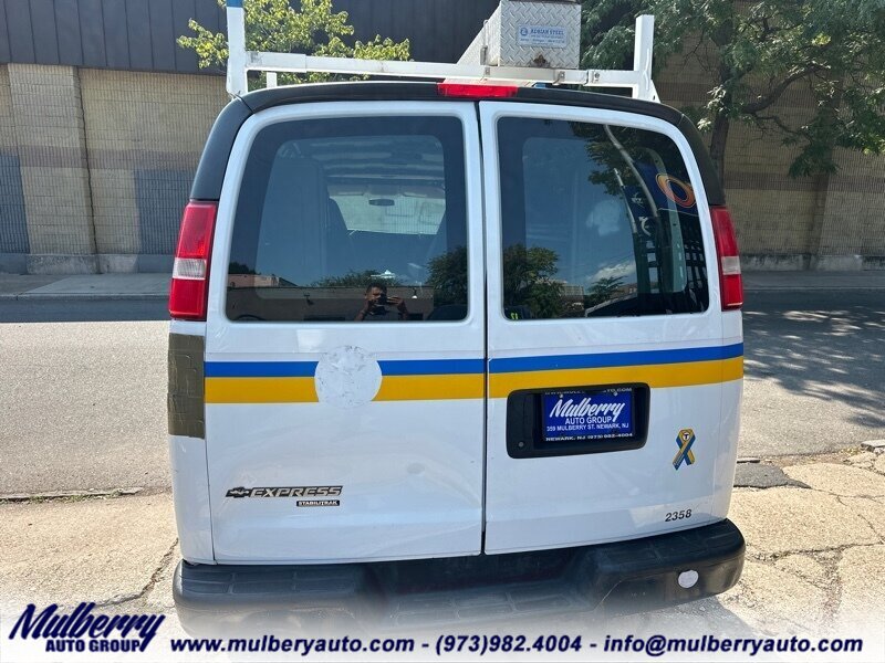 2016 Chevrolet Express 3500  EXTENDED 155'' - Photo 32 - Newark, NJ 07102