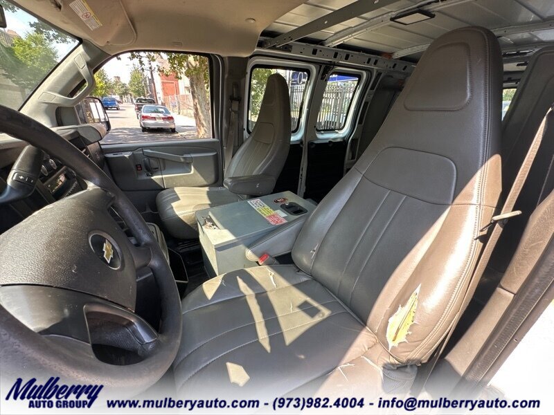 2016 Chevrolet Express 3500  EXTENDED 155'' - Photo 43 - Newark, NJ 07102