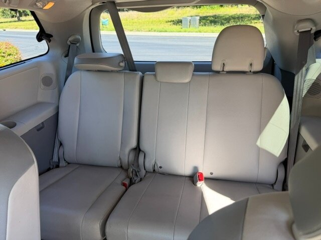 2011 Toyota Sienna XLE 8-Passenger - Photo 11 - San Jose, CA 95131