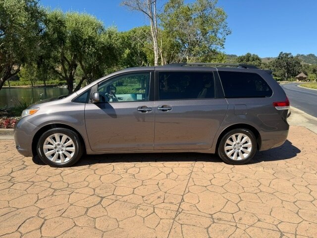 2011 Toyota Sienna XLE 8-Passenger - Photo 2 - San Jose, CA 95131