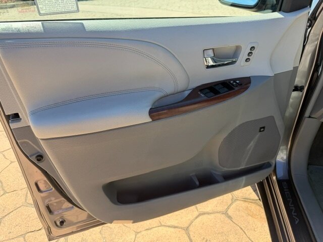 2011 Toyota Sienna XLE 8-Passenger - Photo 19 - San Jose, CA 95131