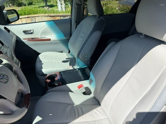 2011 Toyota Sienna XLE 8-Passenger - Photo 7 - San Jose, CA 95131
