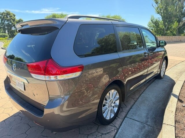 2011 Toyota Sienna XLE 8-Passenger - Photo 5 - San Jose, CA 95131
