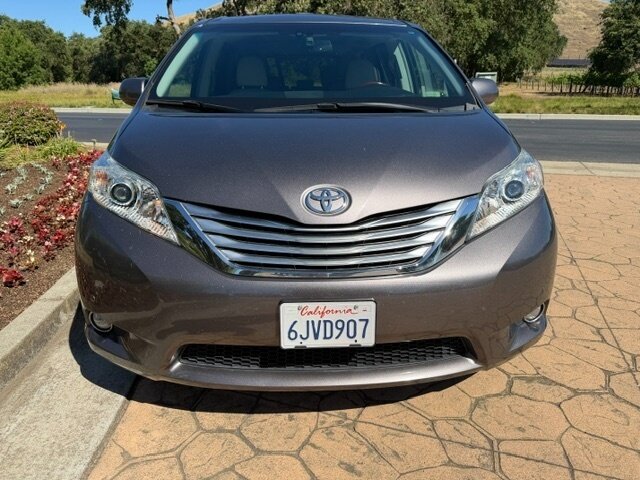 2011 Toyota Sienna XLE 8-Passenger - Photo 4 - San Jose, CA 95131