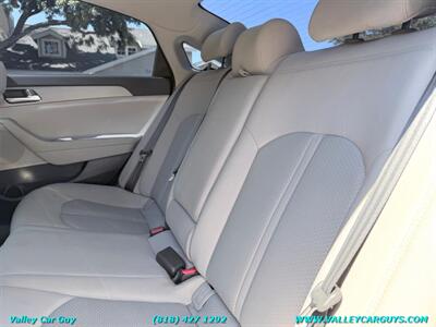 2017 Hyundai SONATA SE   - Photo 19 - Reseda, CA 91335