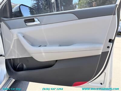 2017 Hyundai SONATA SE   - Photo 22 - Reseda, CA 91335