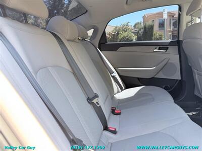 2017 Hyundai SONATA SE   - Photo 20 - Reseda, CA 91335