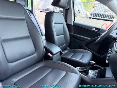 2012 Volkswagen Tiguan SE   - Photo 10 - Reseda, CA 91335