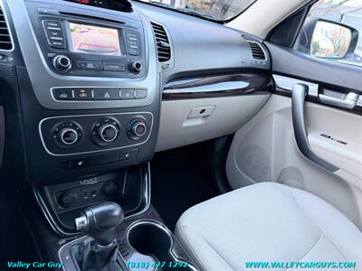 2015 Kia Sorento LX   - Photo 16 - Reseda, CA 91335