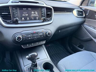 2018 Kia Sorento LX - Photo 17 - Reseda, CA 91335