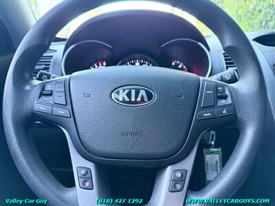 2014 Kia Sorento LX   - Photo 14 - Reseda, CA 91335