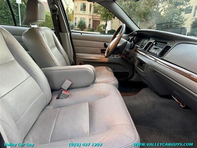 2004 Ford Crown Victoria LX   - Photo 10 - Reseda, CA 91335