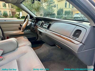 2004 Ford Crown Victoria LX   - Photo 9 - Reseda, CA 91335