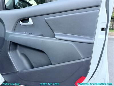 2015 Kia Sportage EX   - Photo 24 - Reseda, CA 91335
