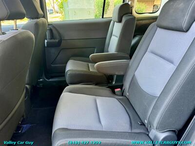 2006 Mazda Mazda5 Sport   - Photo 15 - Reseda, CA 91335