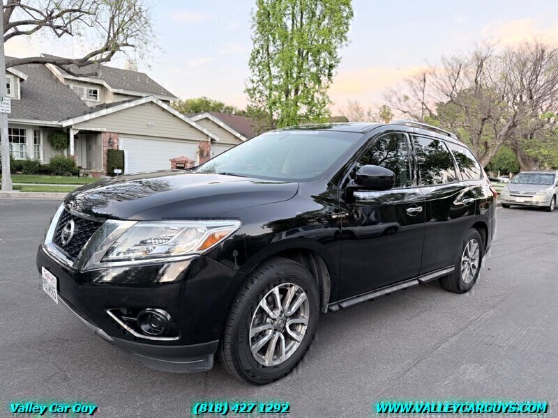 2013 Nissan Pathfinder SV  
