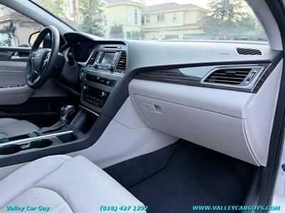2015 Hyundai SONATA Limited   - Photo 9 - Reseda, CA 91335