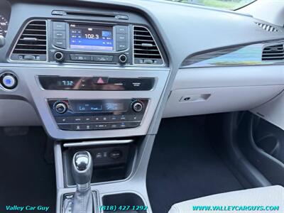 2015 Hyundai SONATA Limited   - Photo 13 - Reseda, CA 91335