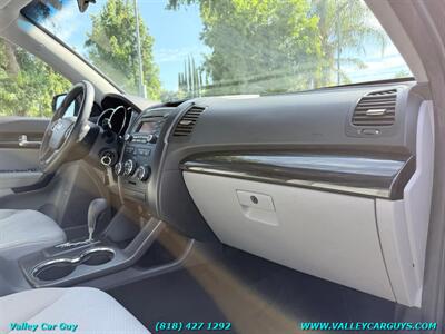 2012 Kia Sorento LX - Photo 9 - Reseda, CA 91335