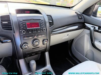 2012 Kia Sorento LX - Photo 14 - Reseda, CA 91335