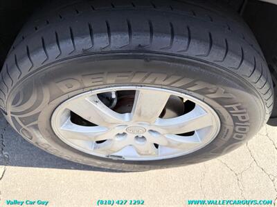 2012 Kia Sorento LX - Photo 25 - Reseda, CA 91335