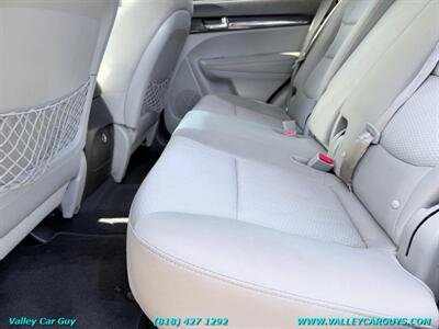 2012 Kia Sorento LX - Photo 17 - Reseda, CA 91335