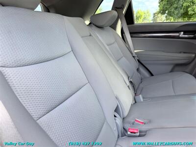 2012 Kia Sorento LX - Photo 19 - Reseda, CA 91335