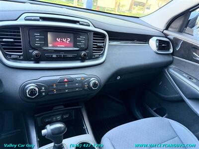 2016 Kia Sorento LX   - Photo 16 - Reseda, CA 91335