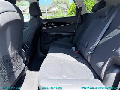 2019 Kia Sorento LX - Photo 16 - Reseda, CA 91335