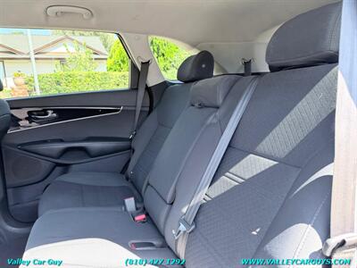 2019 Kia Sorento LX - Photo 18 - Reseda, CA 91335
