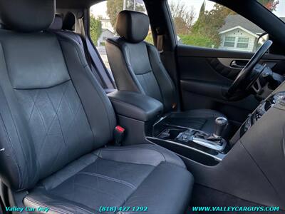 2015 INFINITI QX70   - Photo 14 - Reseda, CA 91335