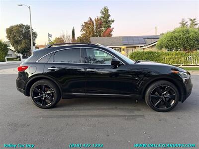 2015 INFINITI QX70   - Photo 8 - Reseda, CA 91335